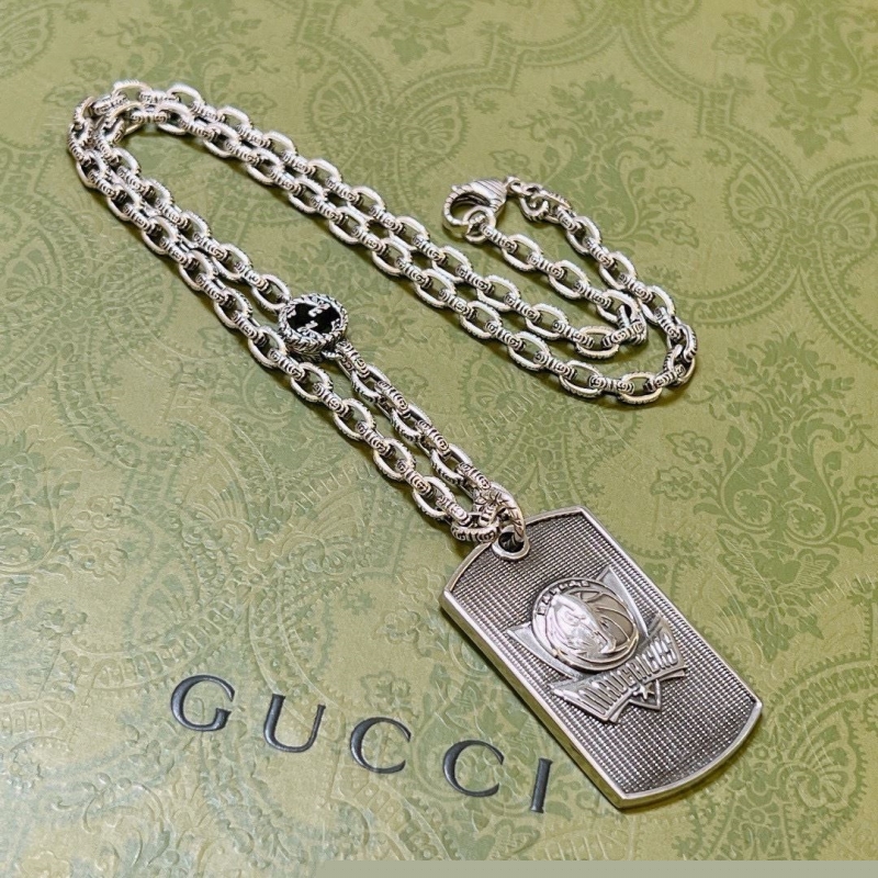 G*u*i necklaces
